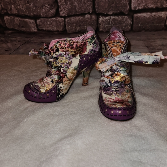 Floral cottage core vintage retro styled shoes - Picture 4 of 9